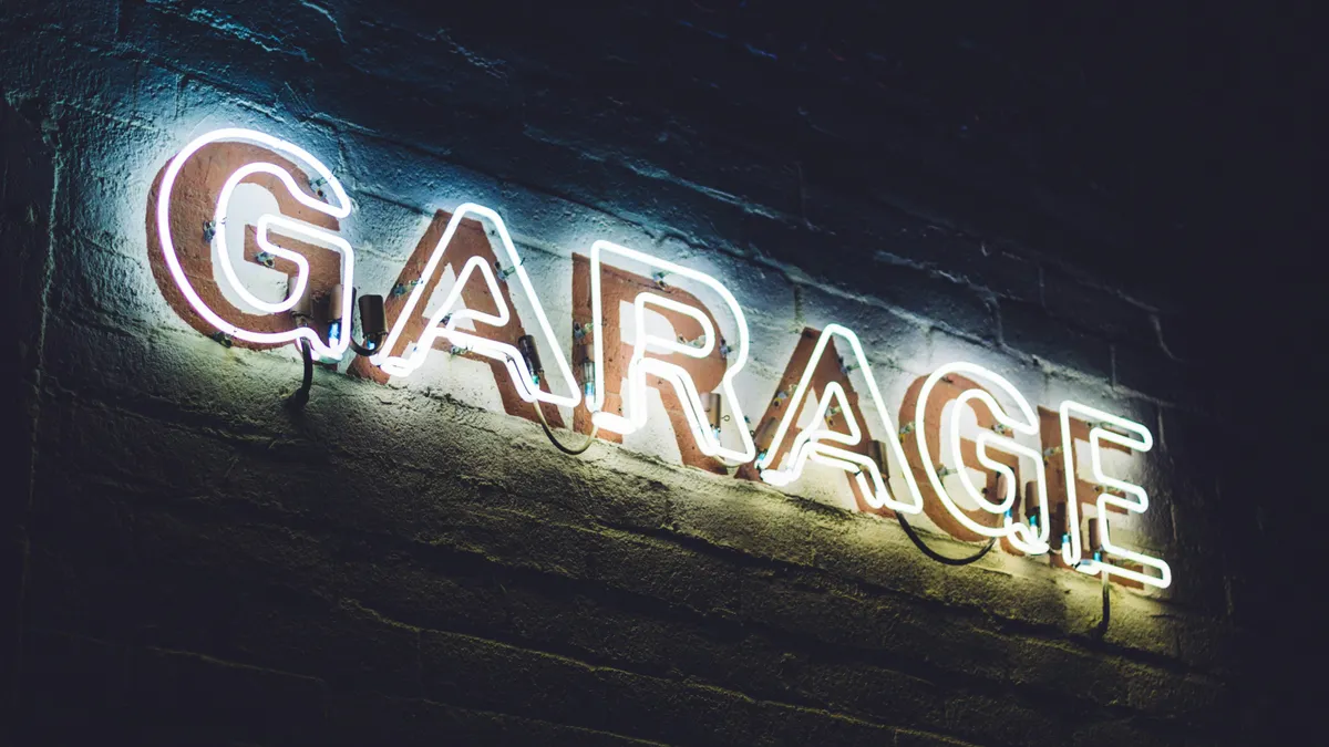 Garage neon sign